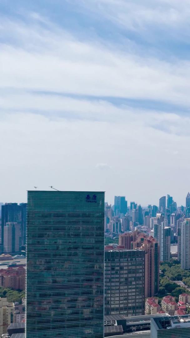 延迟摄影的上海陆家嘴金融中心视频的预览图