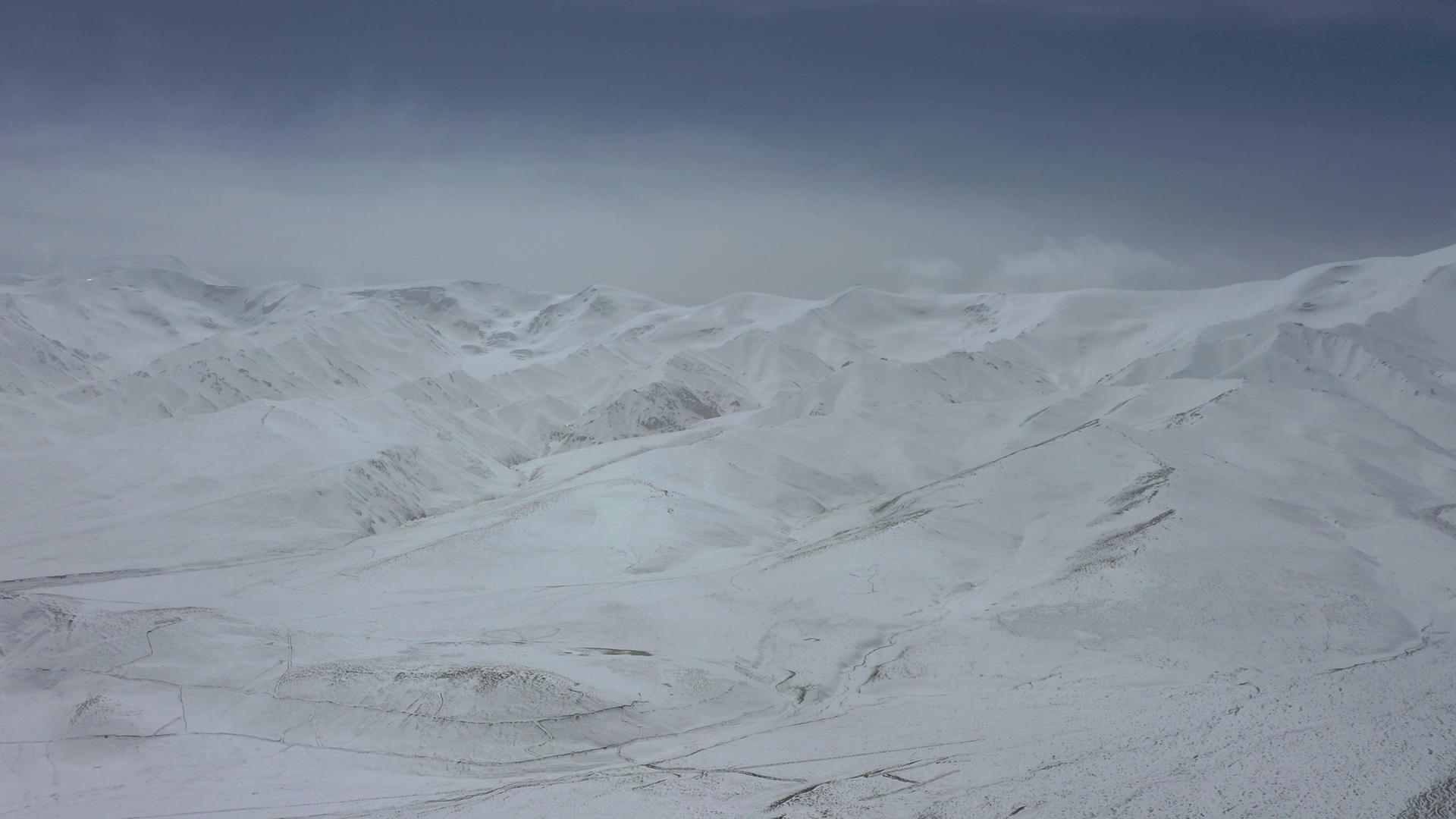 昆仑山雪山山脉视频的预览图