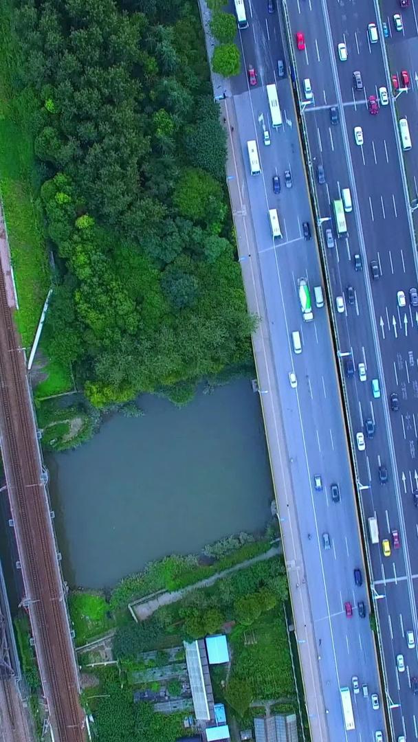 垂直航拍在上海城市视频的预览图