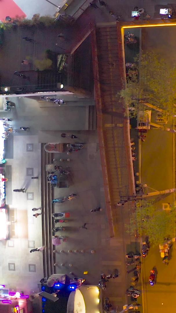 夜间街景航拍视频的预览图