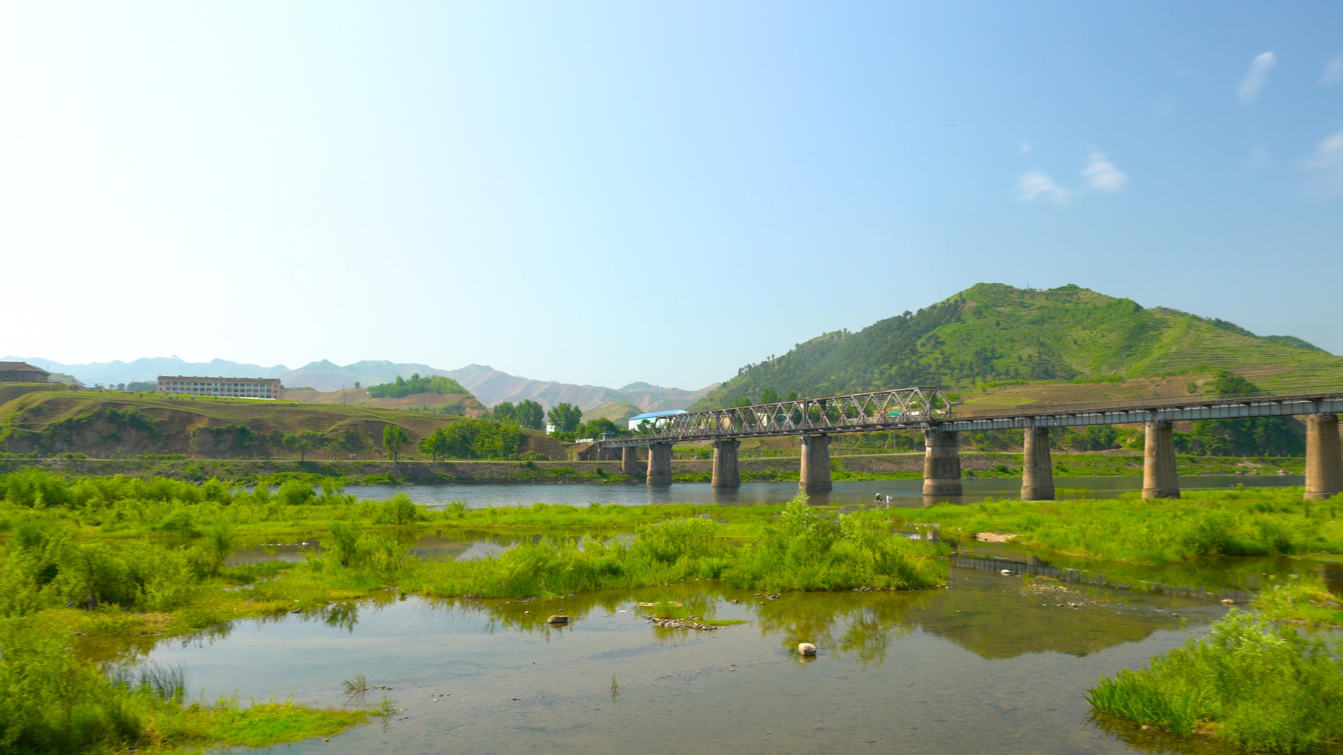 集安国门对岸朝鲜满浦风光合集4K视频的预览图