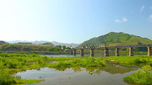 集安国门对岸朝鲜满浦风光合集4K视频的预览图