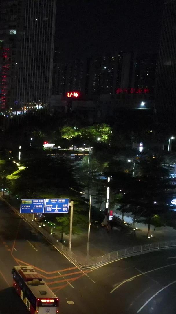 高清航拍广州城市夜景交通交通车辆水马龙视频的预览图