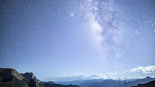 8k延时高海拔银河流星素材视频的预览图