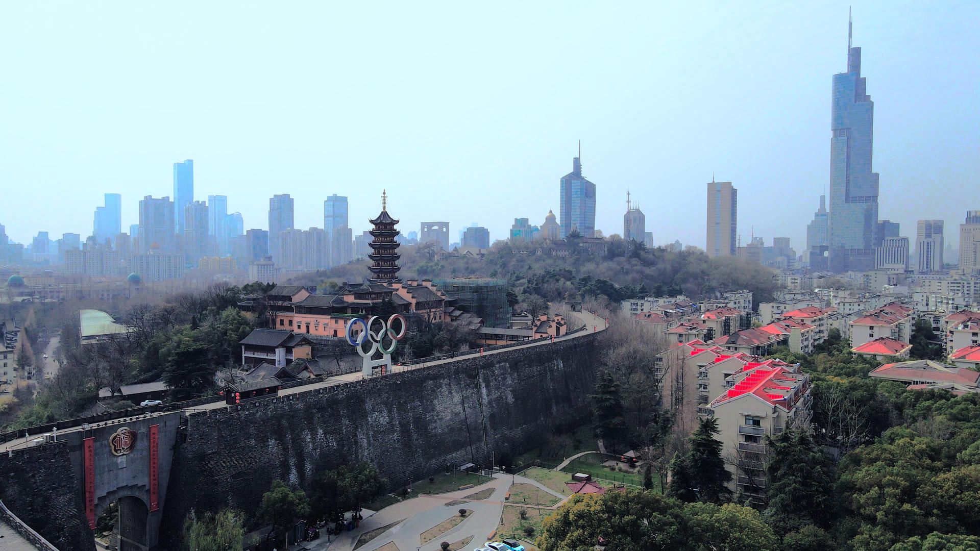 4K航拍南京地标景区鸡鸣寺景区1视频的预览图