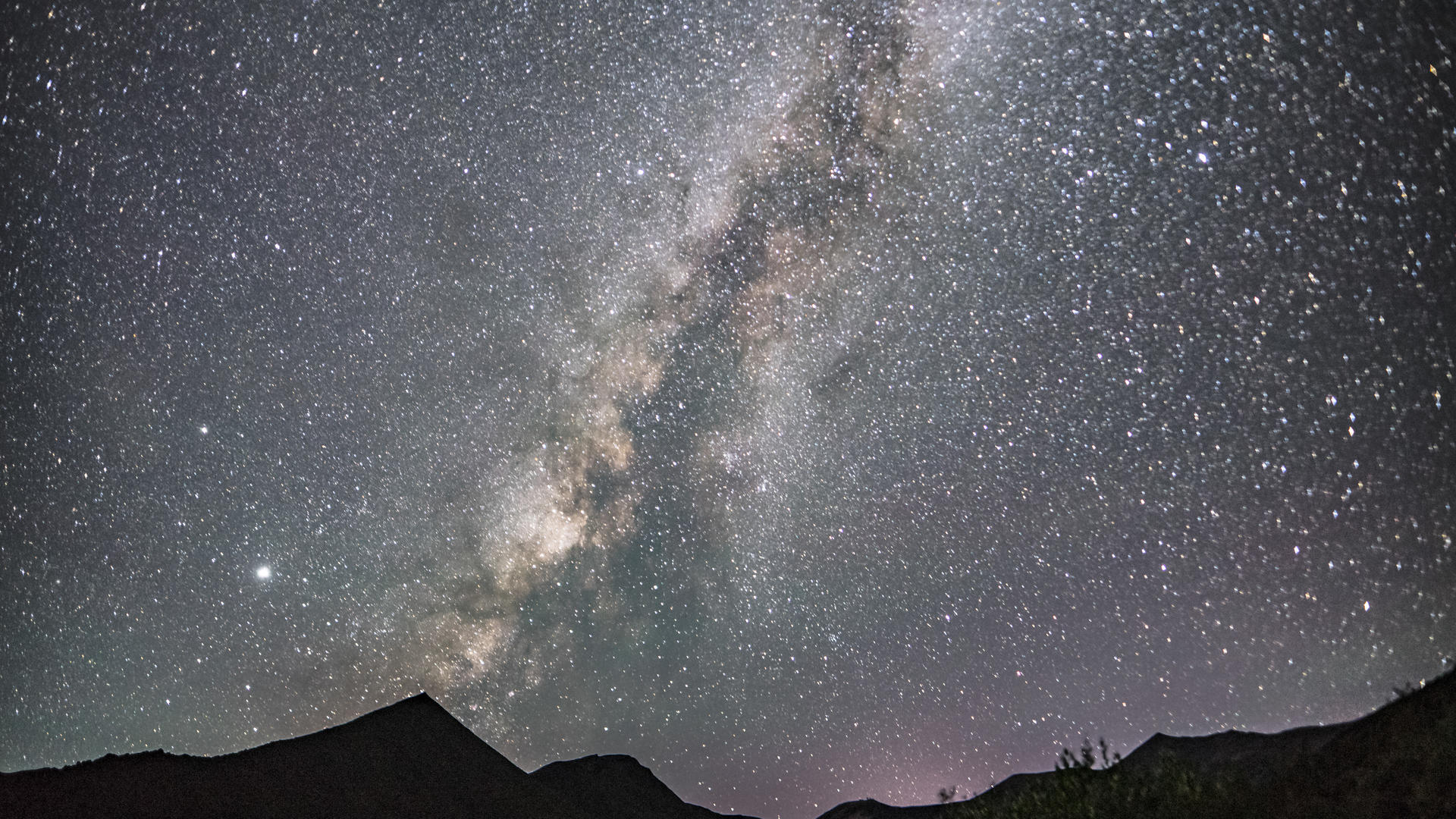 8k西藏之旅夜景星空银河素材视频的预览图