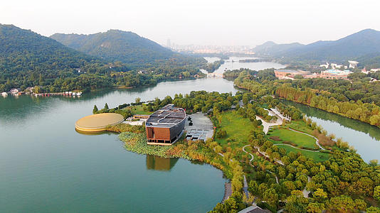 航拍杭州湘湖景区视频的预览图