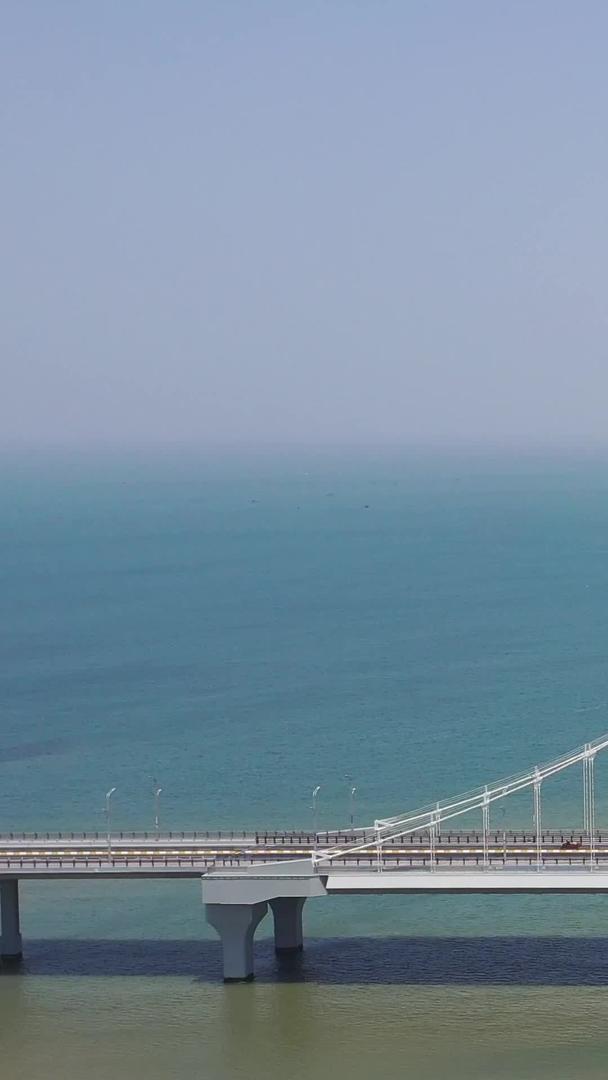 海边大桥航拍视频视频的预览图