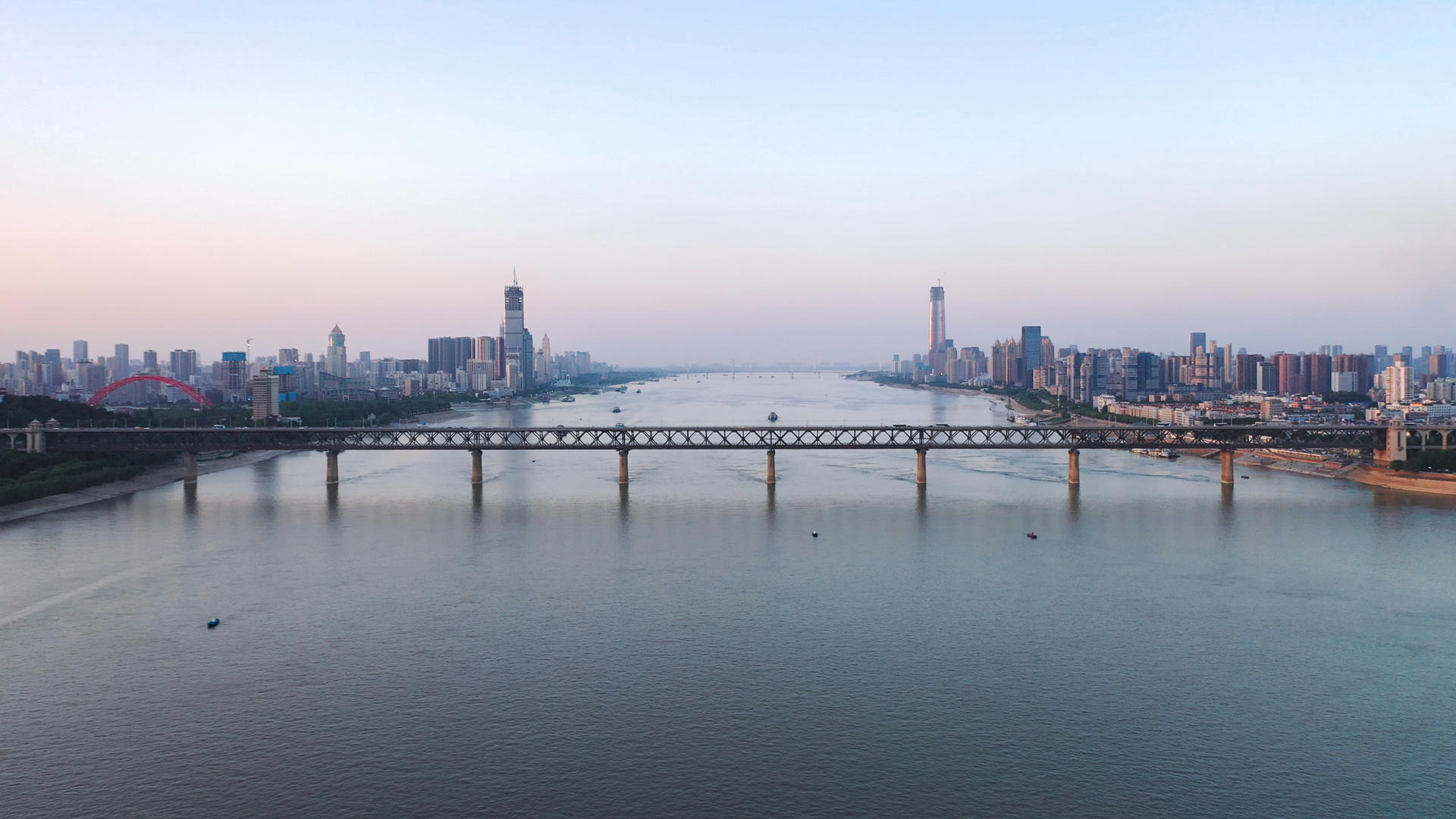 航拍风光城市长江江景交通运输游船桥梁城市天际线素材视频的预览图