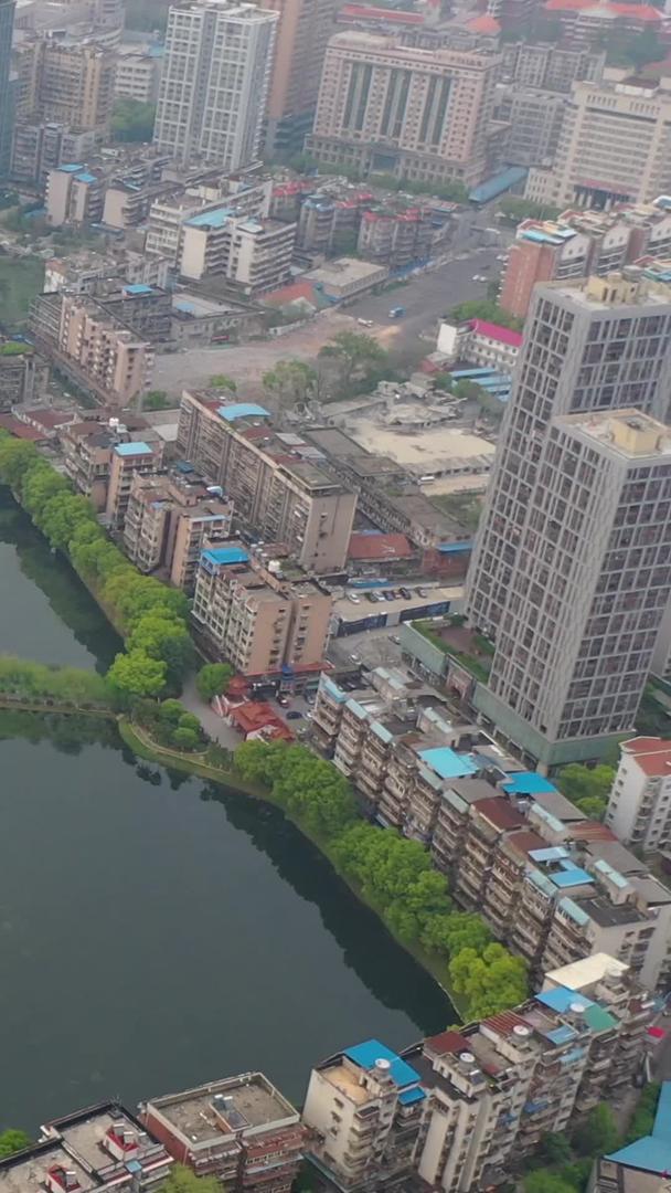 武汉汉口宝岛公园湖景双塔视频的预览图