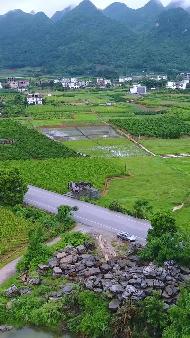 美丽乡村新农村建设城乡道路航拍视频的预览图