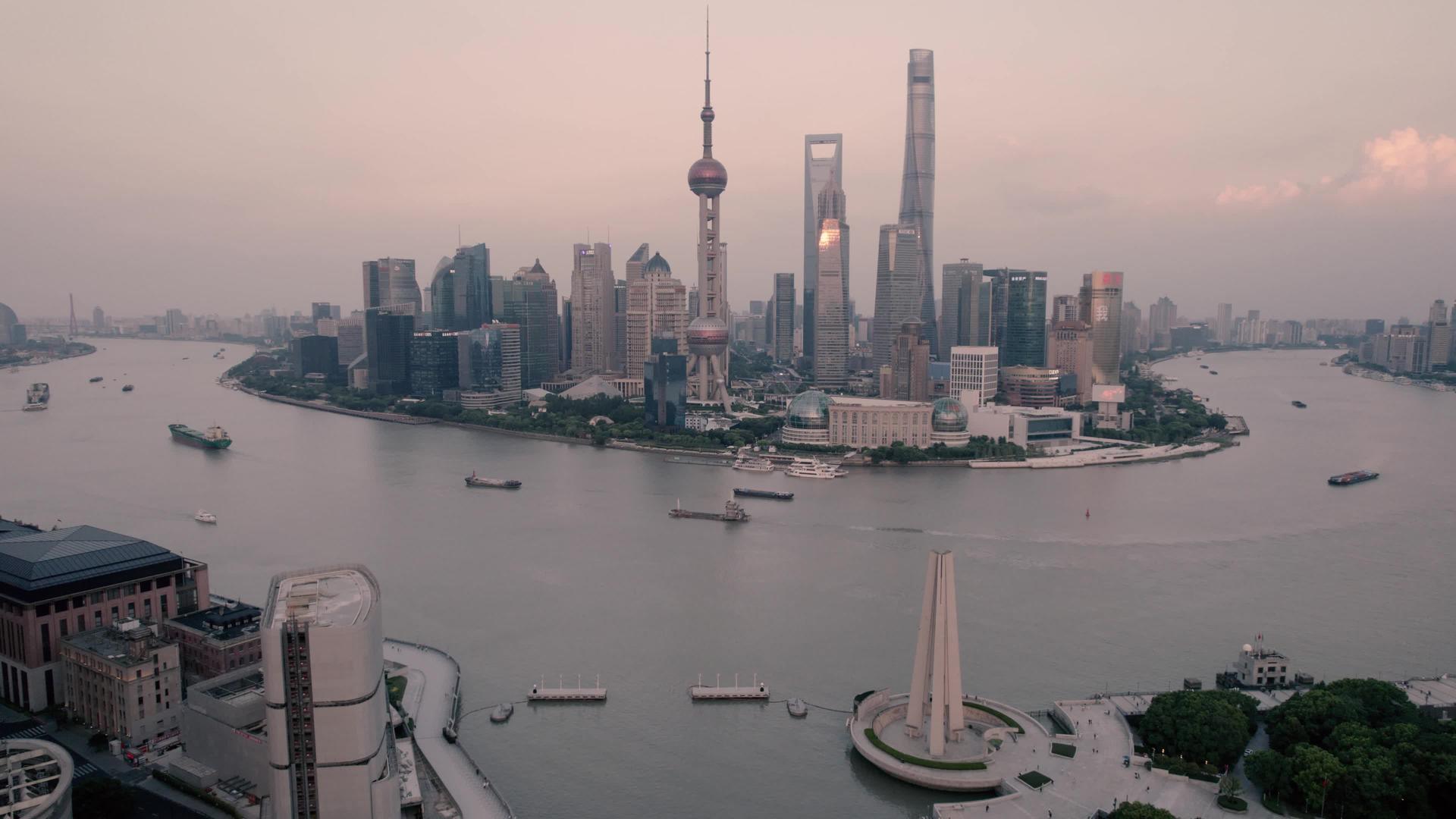 日落时分上海陆家嘴航拍风光4K视频的预览图