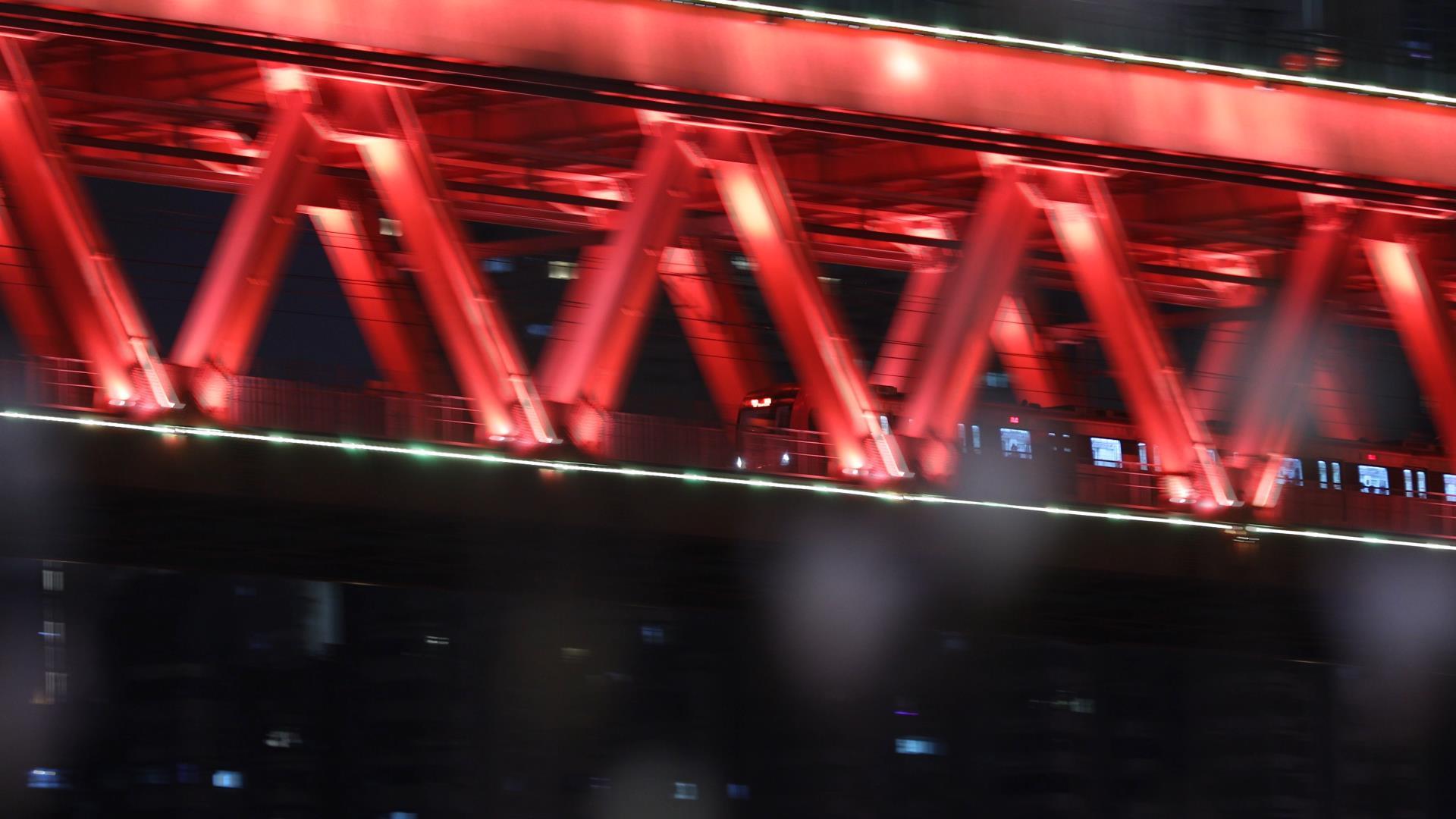 重庆东水门大桥轨道素材视频的预览图