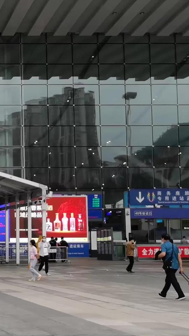 深圳高铁站入口视频的预览图