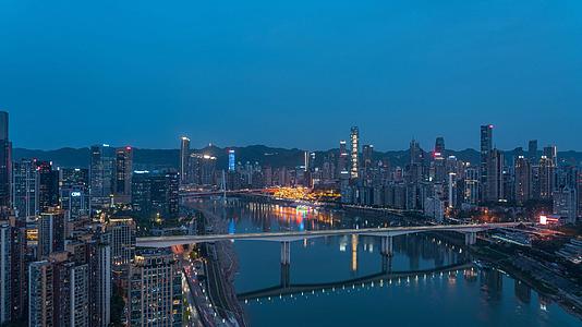 8k重庆嘉陵江两岸城市风光车流日转夜延时视频的预览图