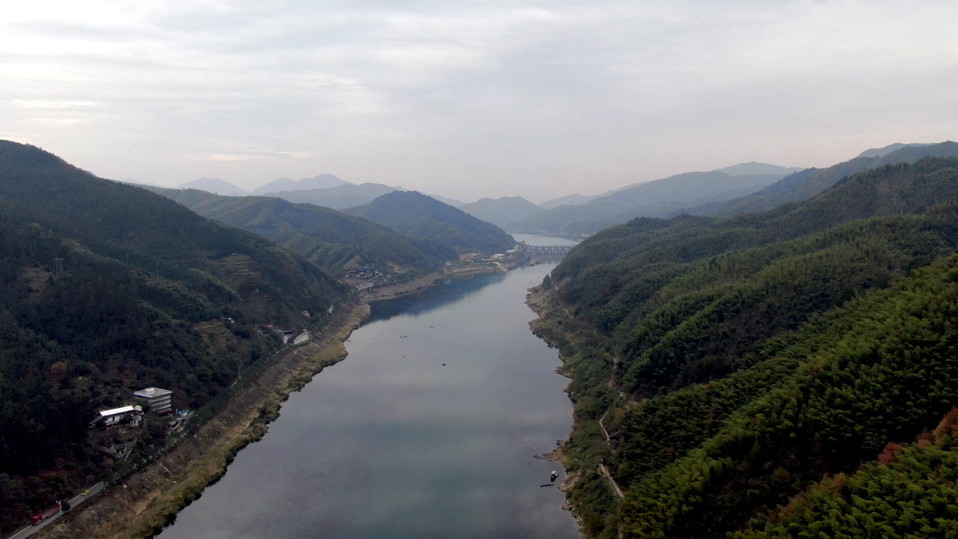 4K航拍湖南湘江风光视频的预览图