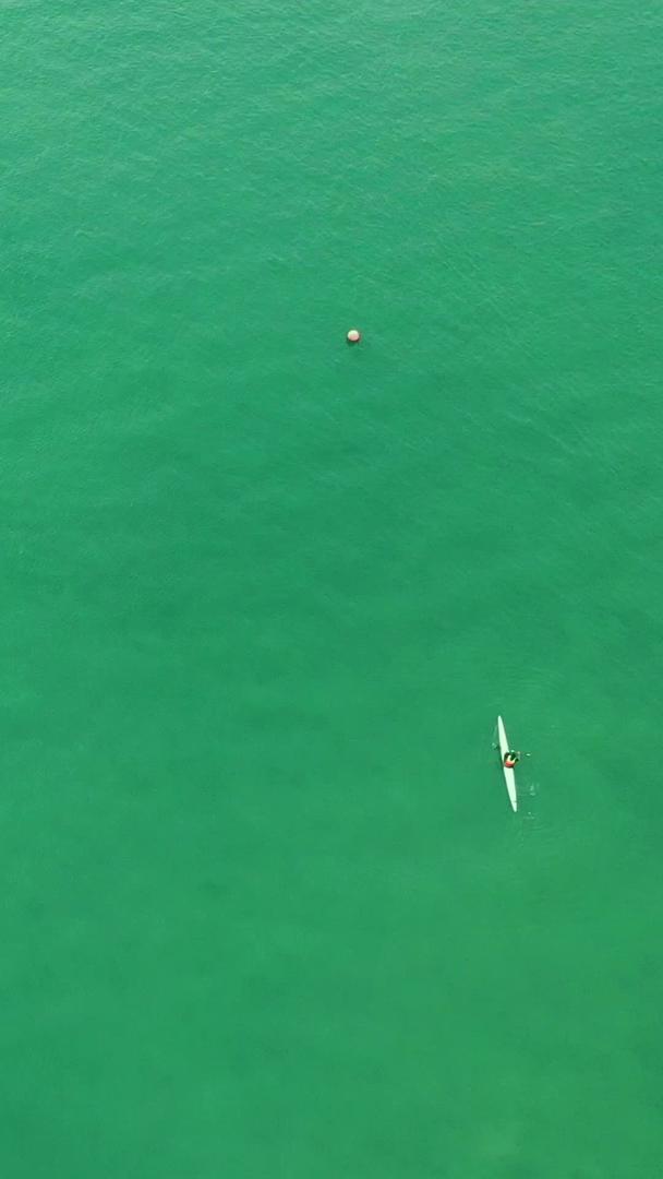 航拍皮划艇运动视频的预览图