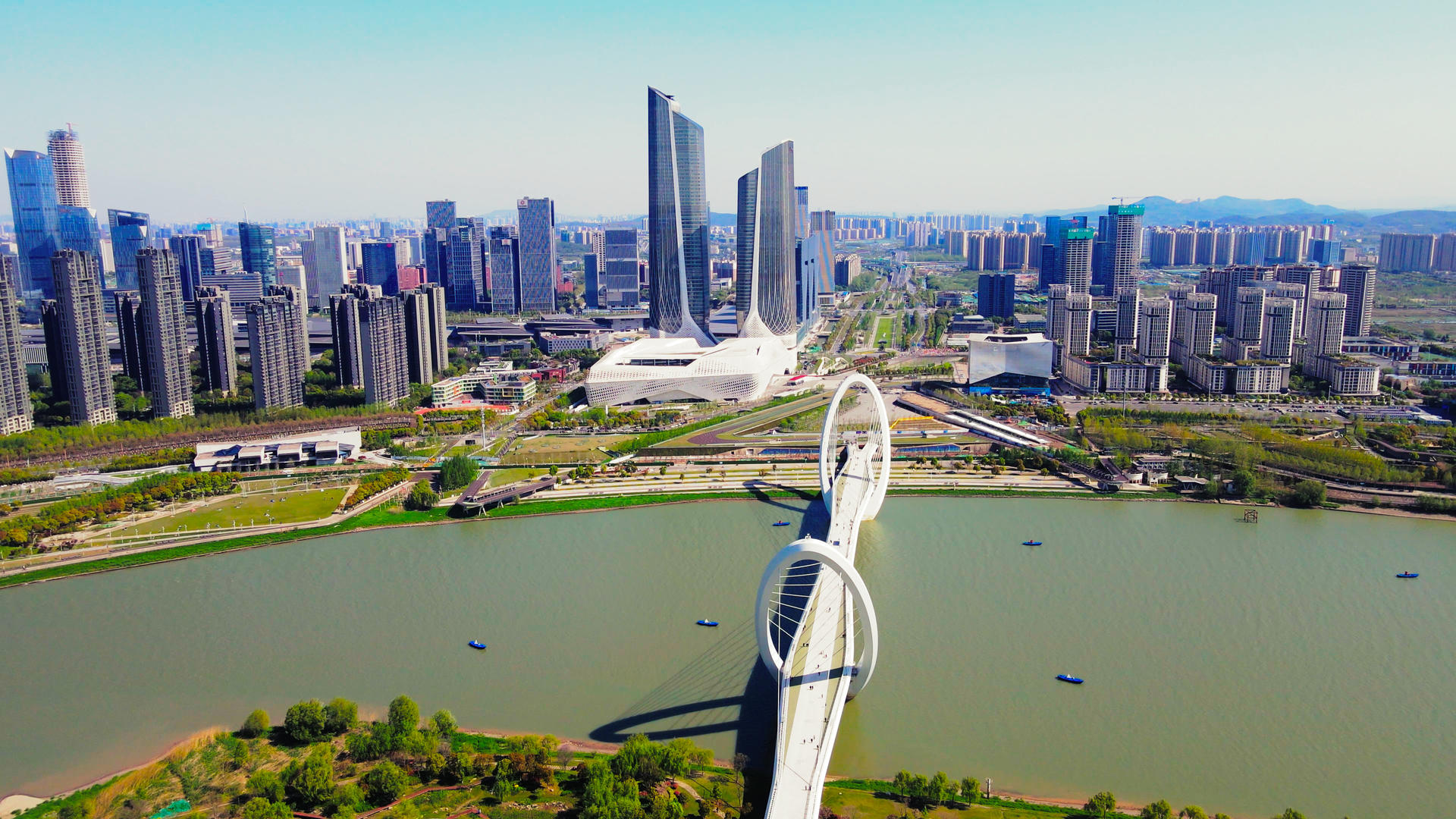 4K航拍南京地标双子楼保利大剧院南京眼视频的预览图