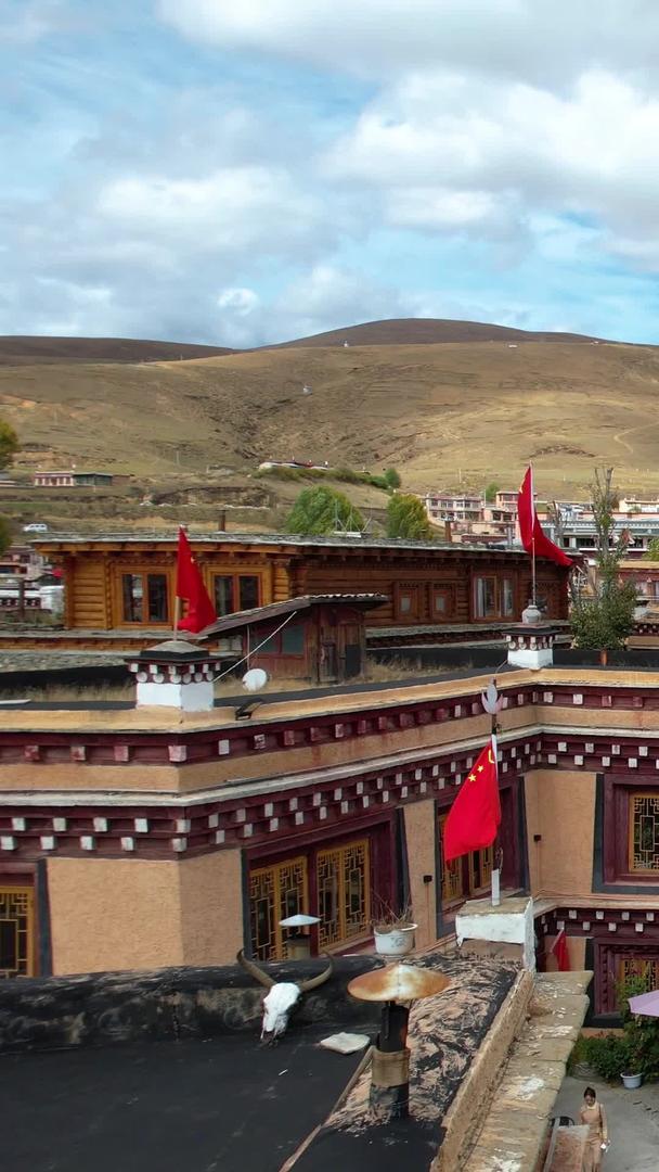 4A景区千户藏寨旅游景区建筑街景航拍视频视频的预览图