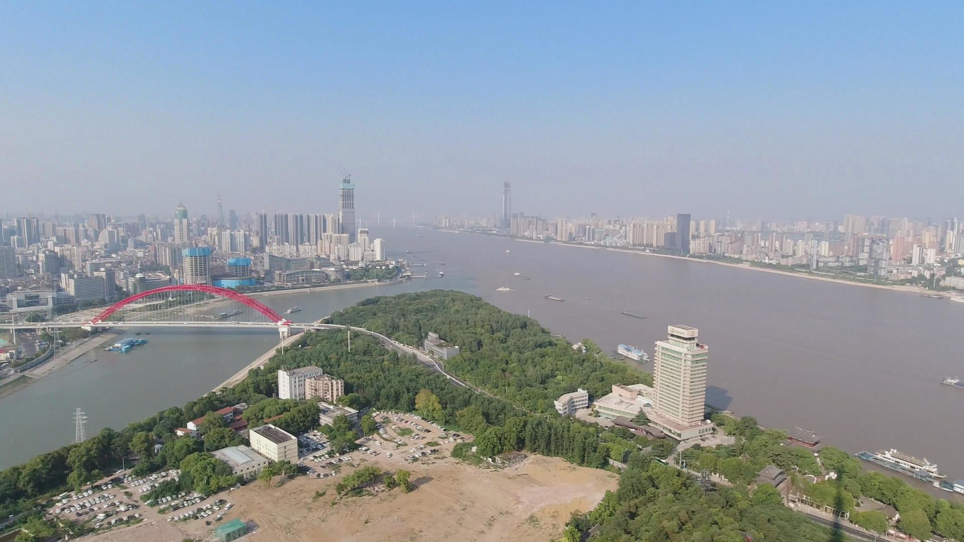 武汉南岸嘴长江汉江两江交汇高清4K视频视频的预览图
