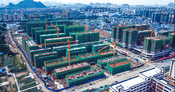 4k高清航拍桂林七星区万达商圈旁建筑工地楼盘视频的预览图