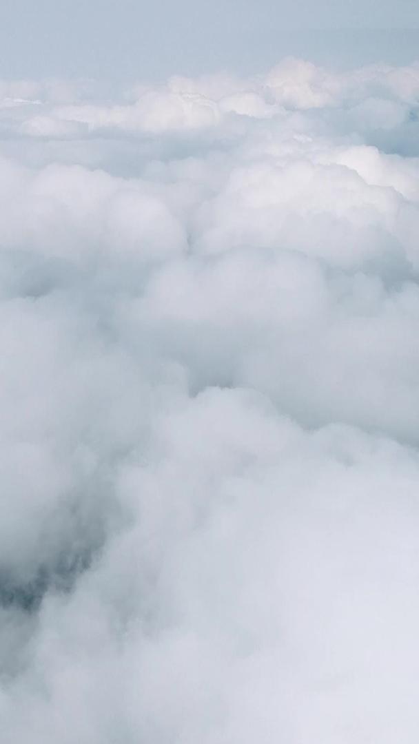 无人驾驶飞机穿越千米云层腾云驾雾震撼视觉视频的预览图