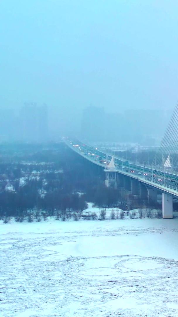 雪中黑龙江哈尔滨牡丹江大桥视频的预览图