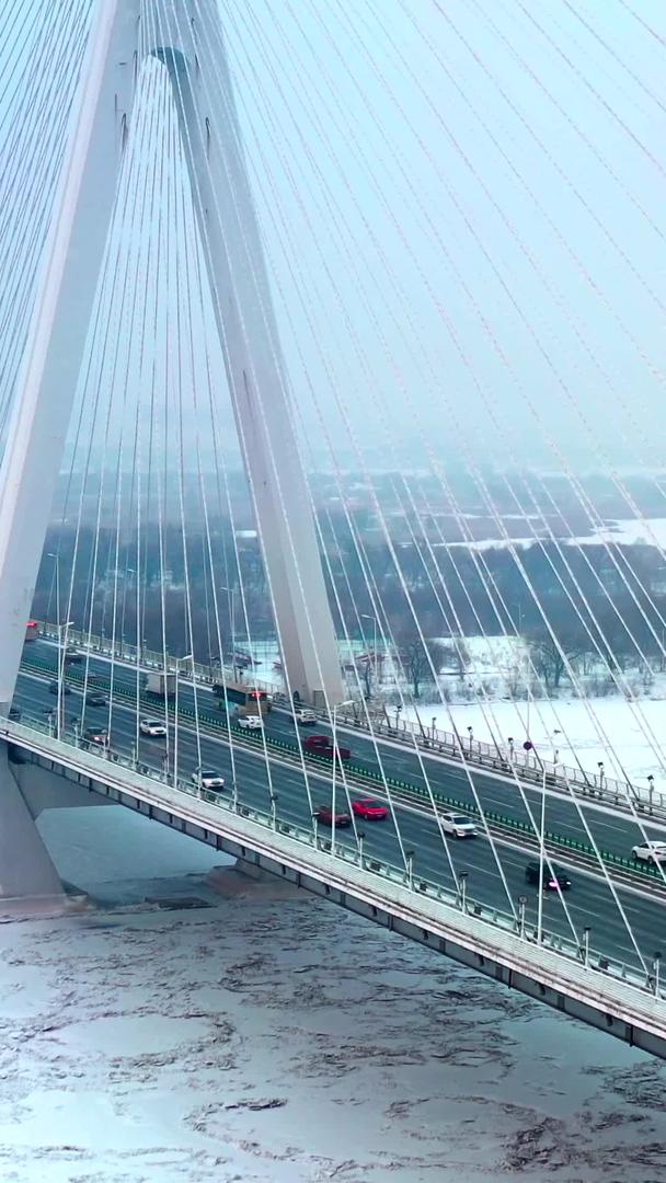 雪中黑龙江哈尔滨牡丹江大桥视频的预览图
