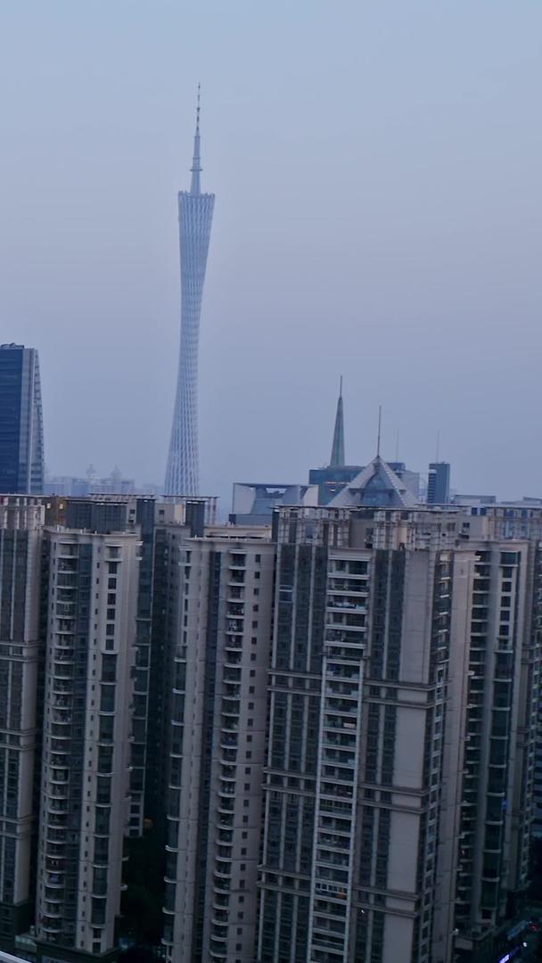 美女爬楼党广州城市建筑航拍视频的预览图