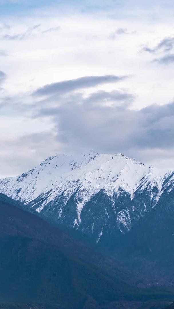 延时雅鲁藏布江大峡谷雪山视频的预览图