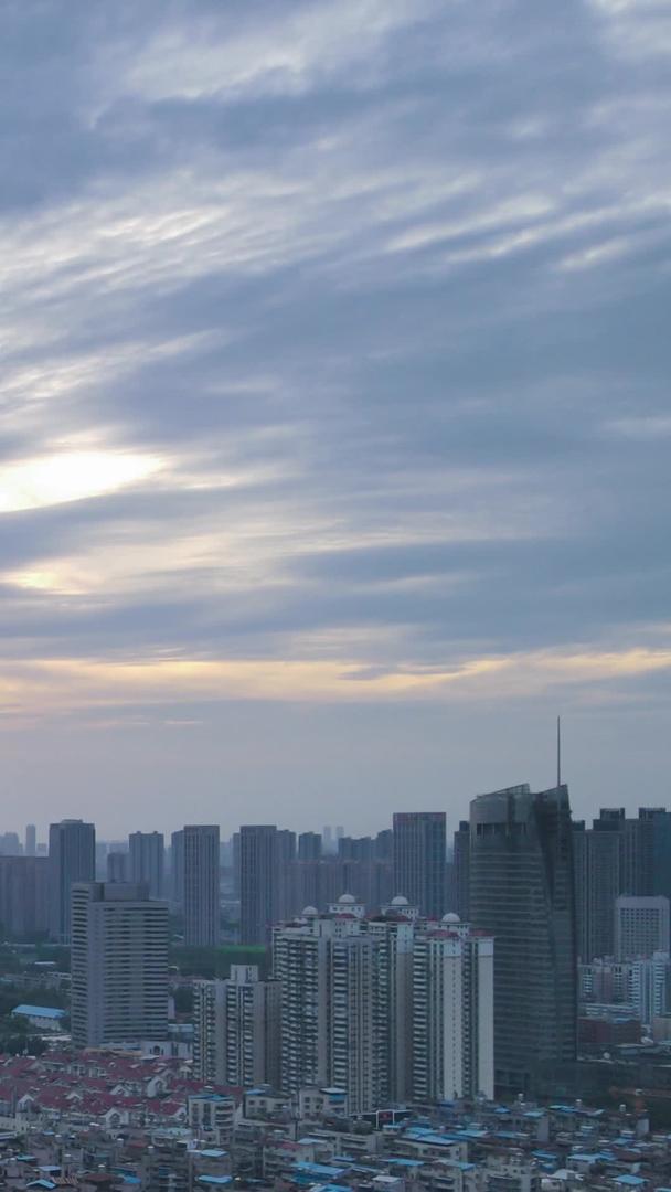 云天空素材在夕阳中流动视频的预览图