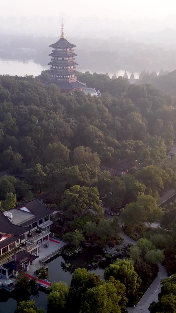 航拍杭州西湖雷峰塔景区视频的预览图