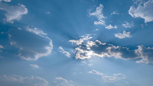 4k实拍自然风光云海耶稣光云层涌动视频的预览图