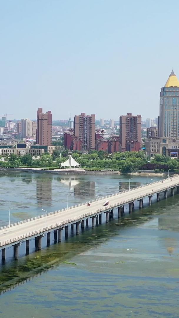 城市交通航拍沂河大桥视频的预览图
