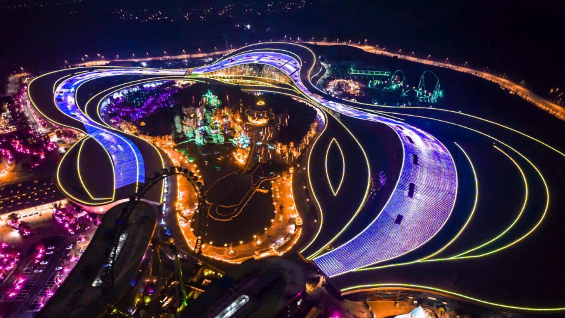 8K航拍南京江北龙之谷欢乐世界夜景延时摄影视频的预览图