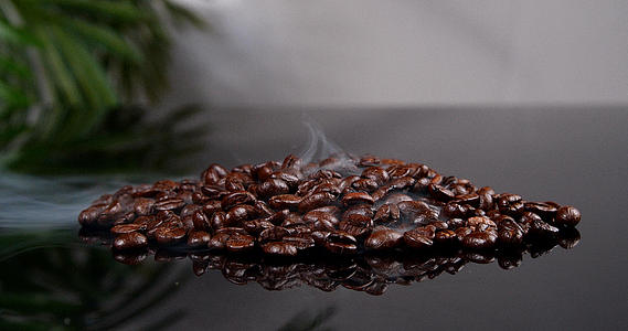 4k高清咖啡咖啡豆视频的预览图