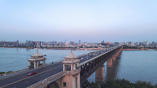 航拍风光城市武汉地标长江大桥桥头堡江景黄鹤楼4k素材视频的预览图