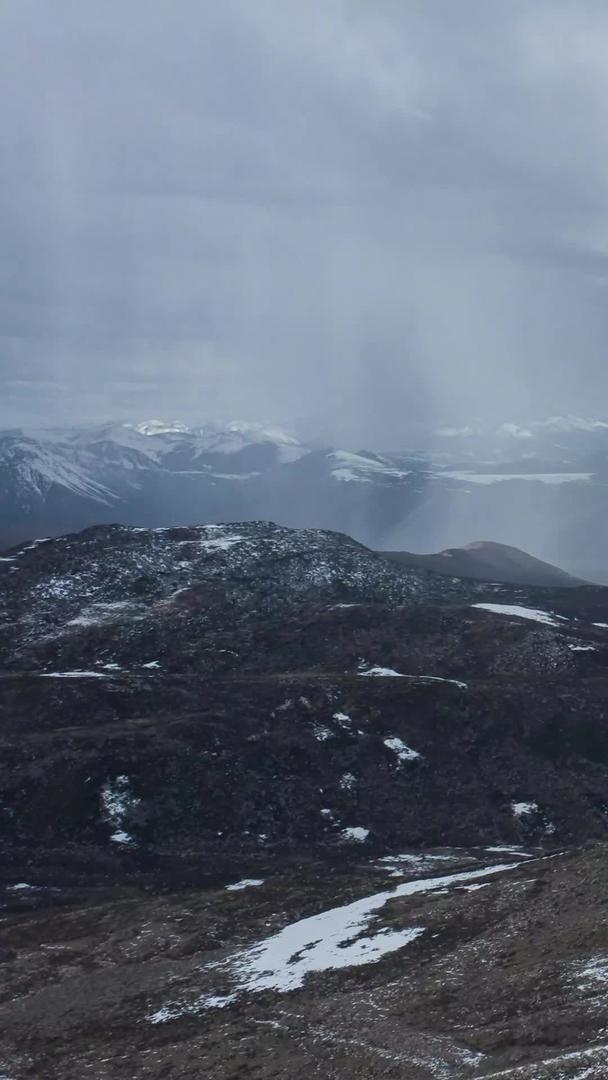 川西高原风雨雪山航拍延时视频的预览图