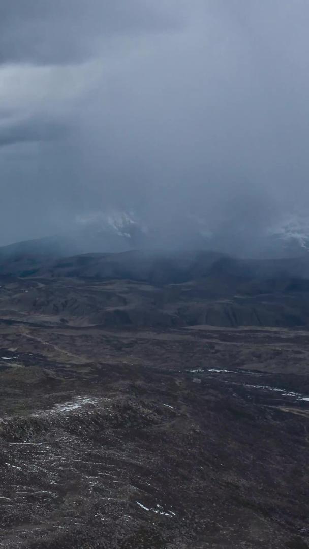 川西高原风雨雪山航拍延时视频的预览图
