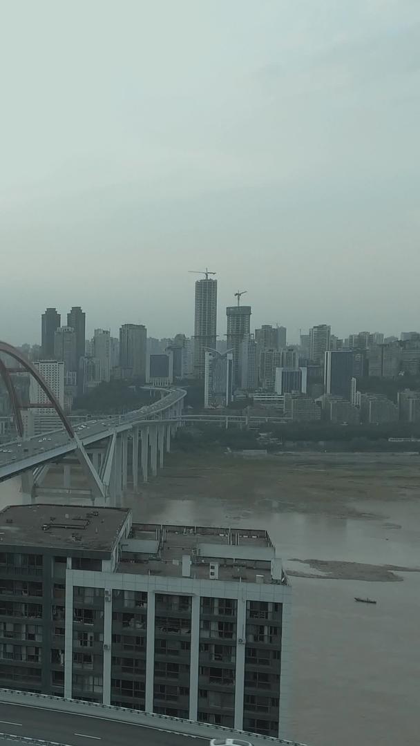 重庆菜园坝长江大桥航拍视频的预览图