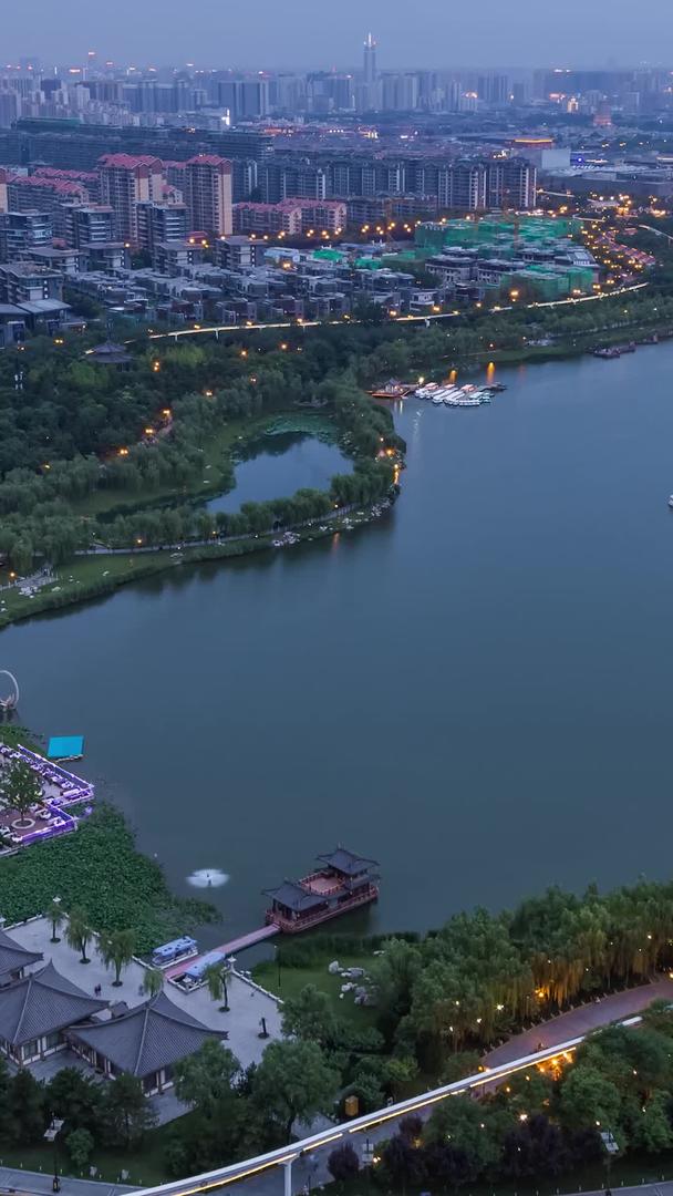 日夜延迟的西安曲江池遗址公园视频的预览图
