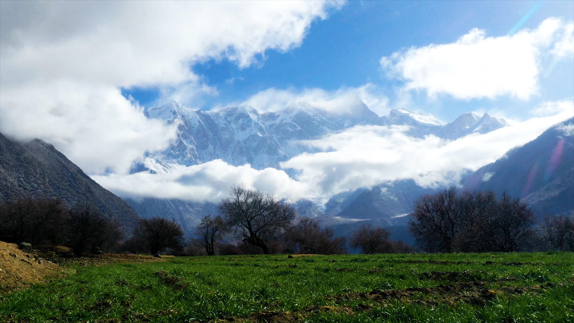 4K延时喜马拉雅山脉雪山视频的预览图