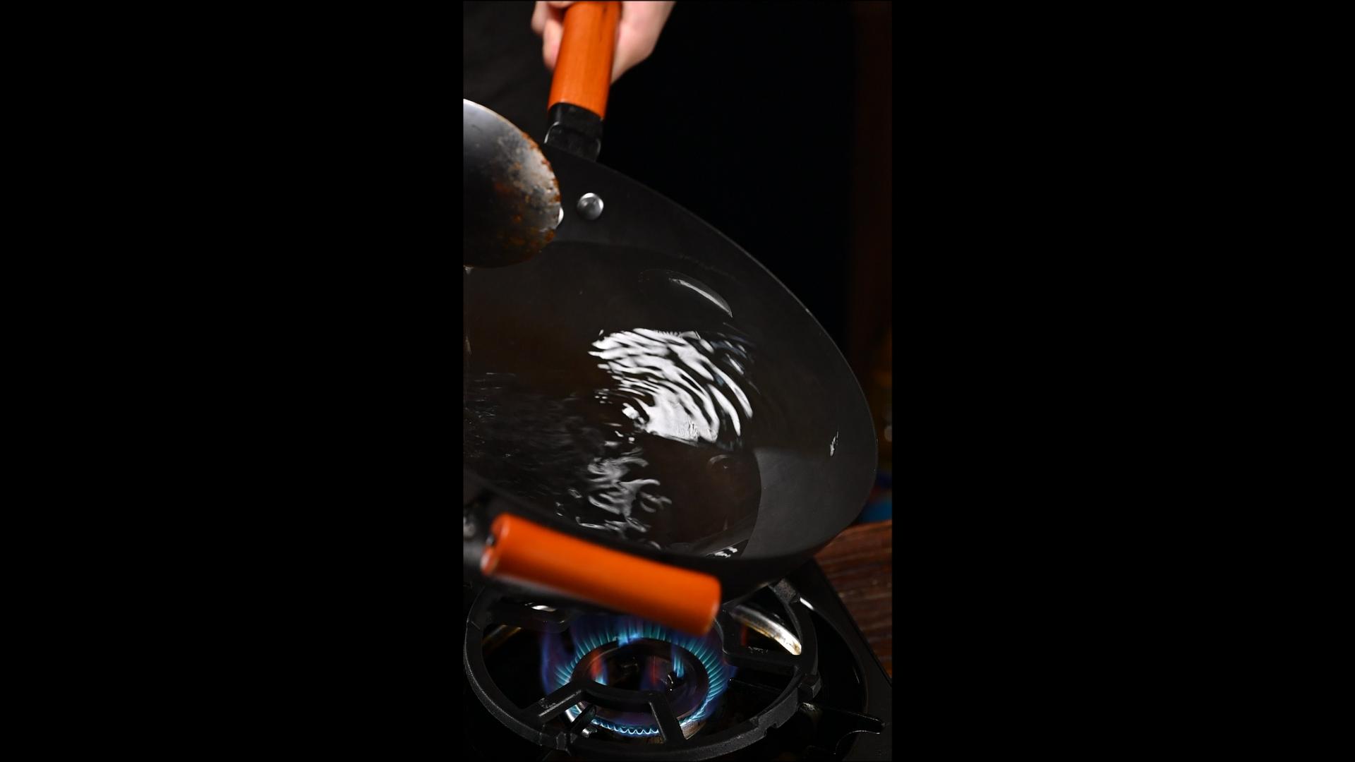 竖屏升格热油锅视频的预览图