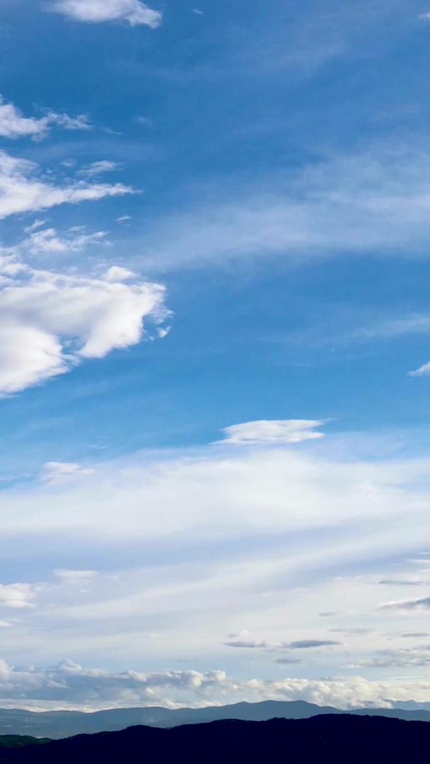 云南丽江上空绚丽的云彩视频的预览图