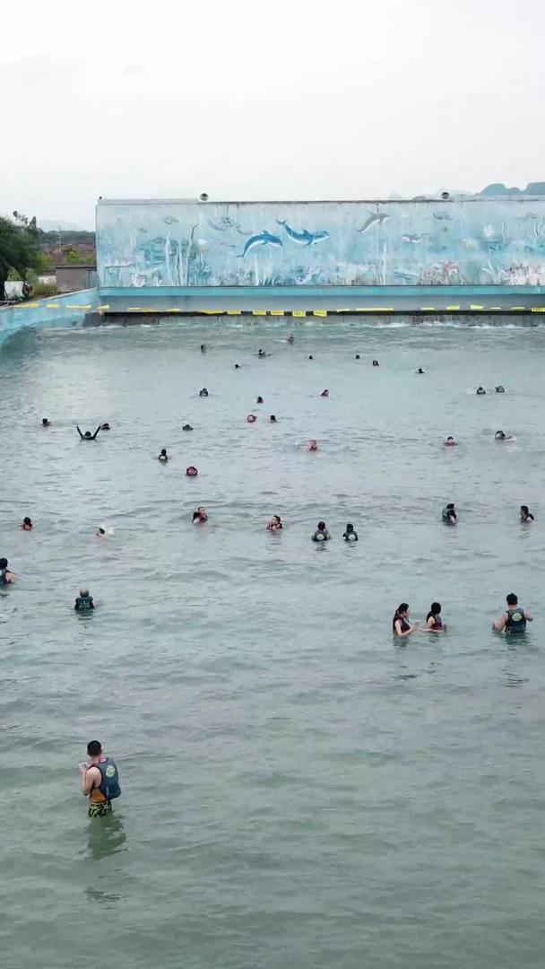 水上公园航拍造浪池视频的预览图