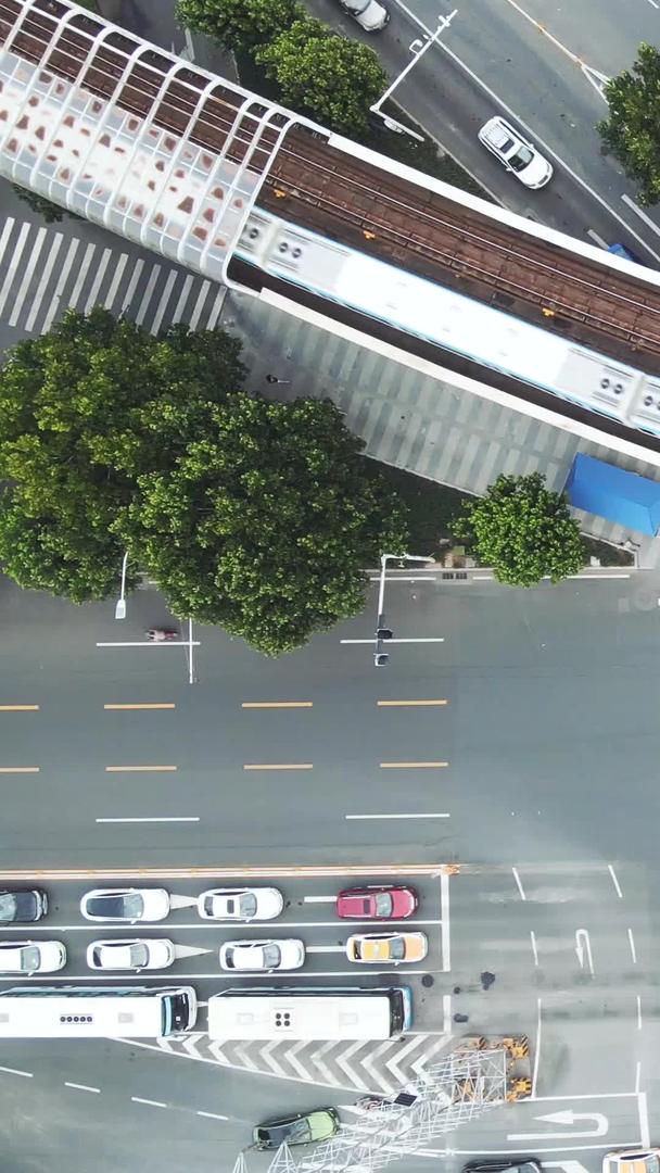 航拍城市风光穿过路口轨道交通轻轨列车素材视频的预览图