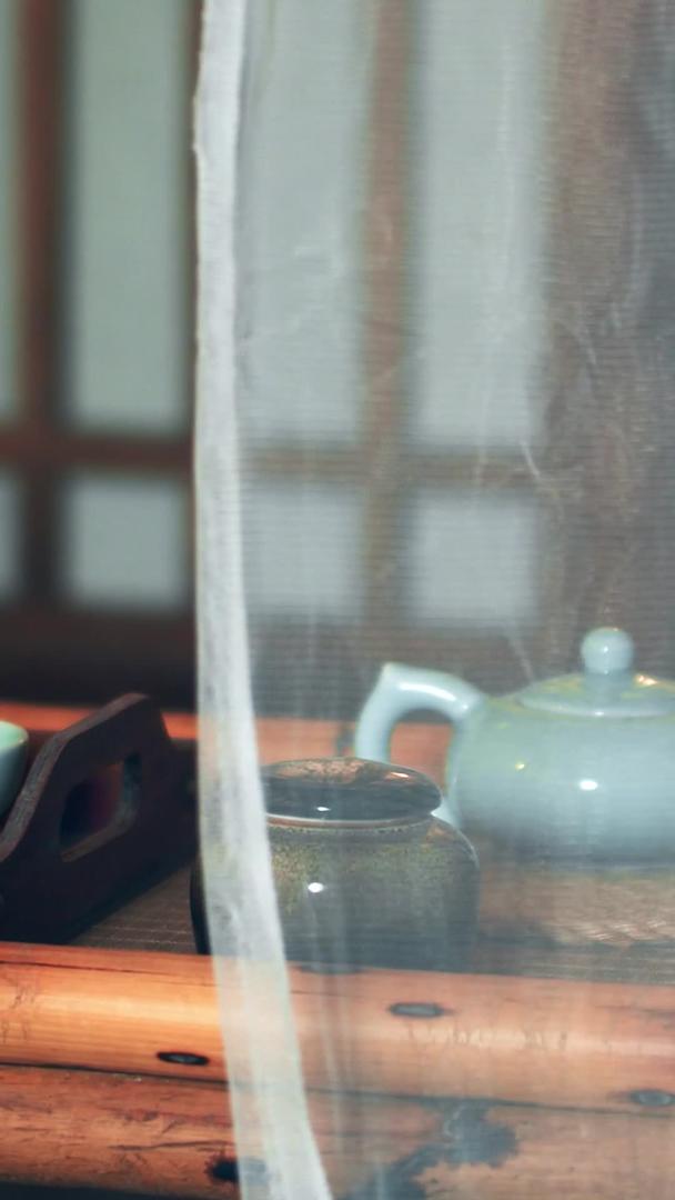 实拍桌案上的茶具视频素材视频的预览图