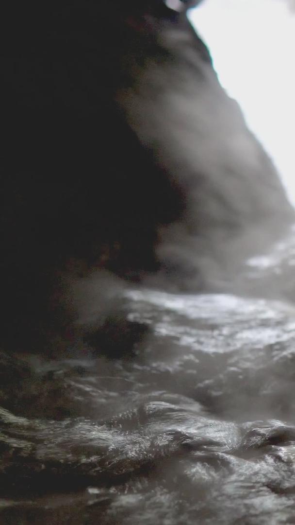 冬天温泉流水雾漫视频的预览图