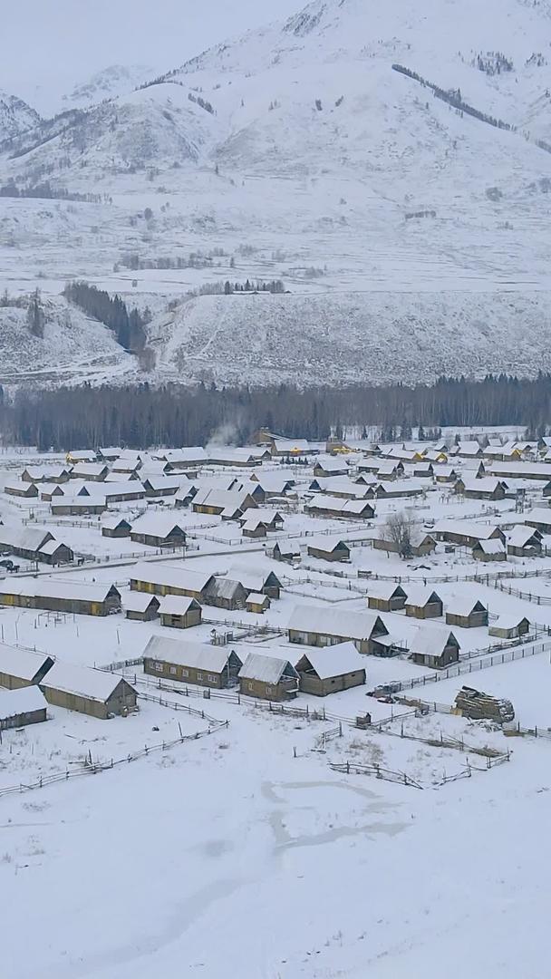 冬季雪景新疆喀纳斯景区禾木村视频的预览图