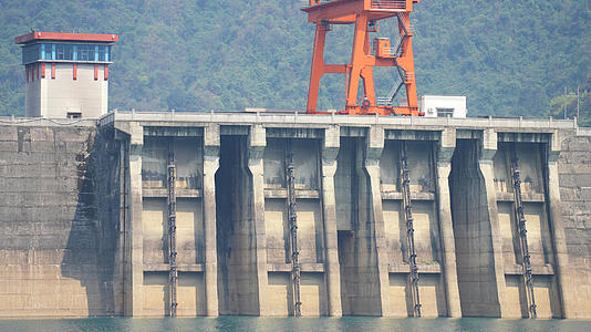 湖南郴州东江湖大坝能源环保水电站4k素材视频的预览图